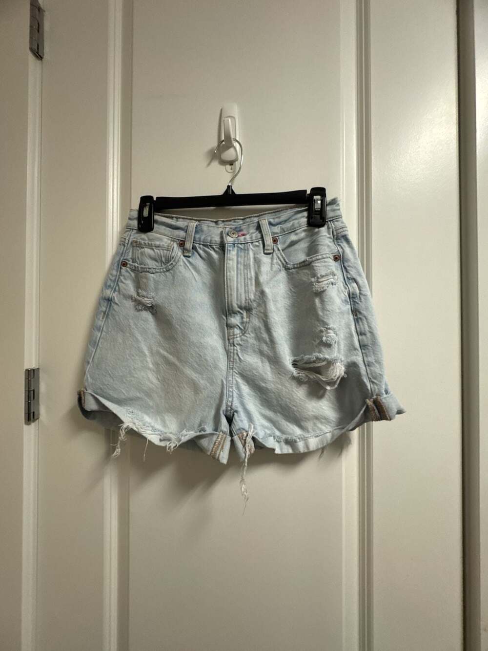 American Eagle Outfitters Denim woemns Shorts Size 4 Light Blue Distressed